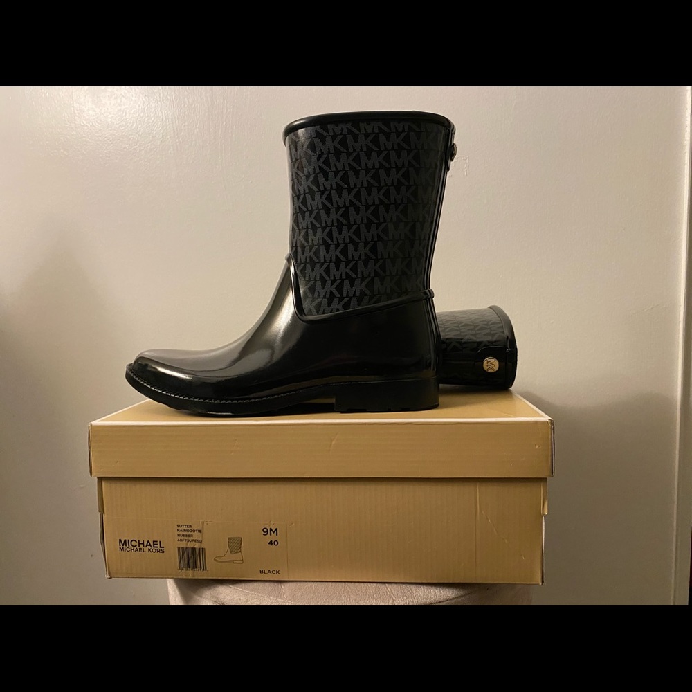 MK Sutter Rain boots- April showers🌸